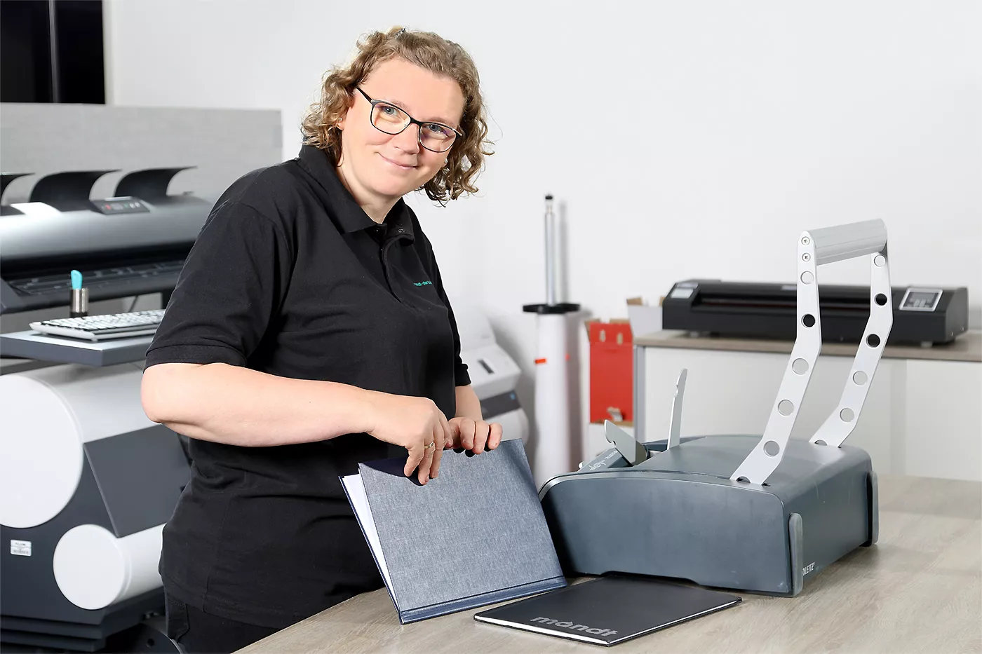 Fertig gebundene Arbeit eines Kunden bei Mandt Büroorganisation