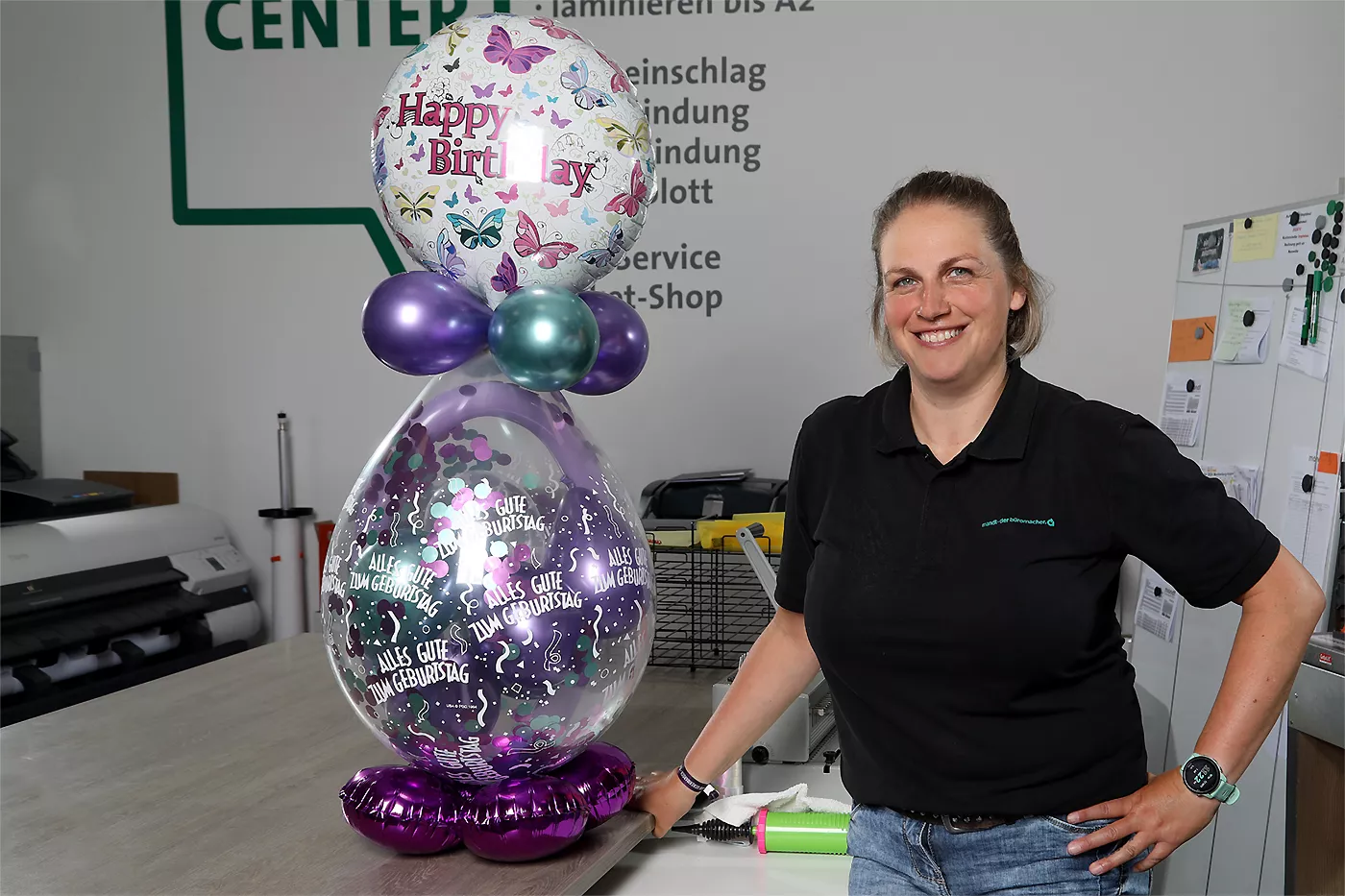 Fertiger Kundenauftrag mit Geschenkballons im Servicecenter Mandt Büroorganisation